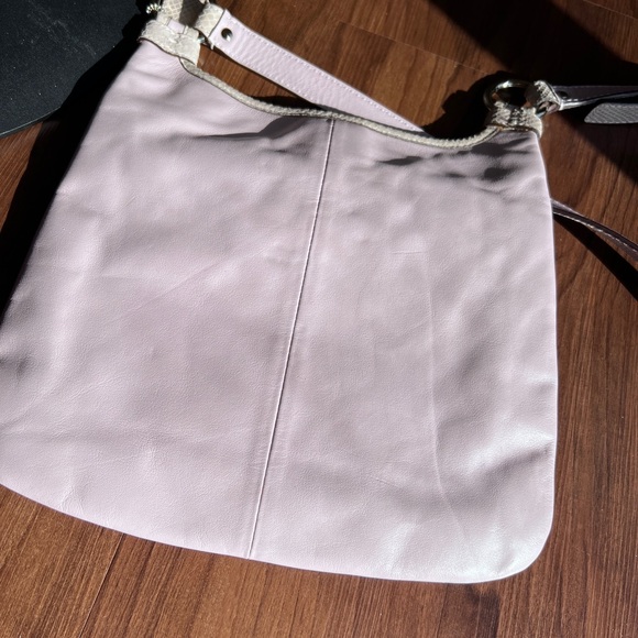 Coach Penelope crossbody bag with a lavender leather exterior - Picture 3 of 9